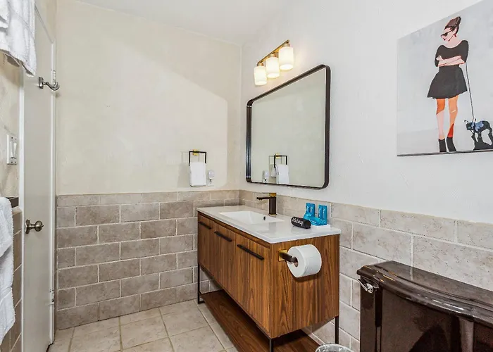 4527 Whisper Way *