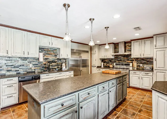 4527 Whisper Way
